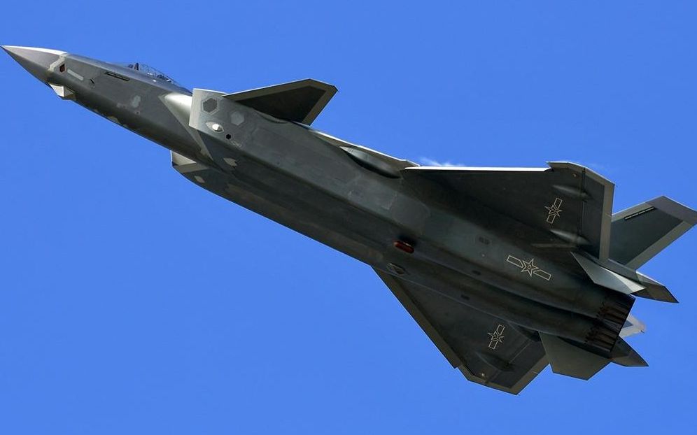 歼20尚未装备矢量发动机,为何还是五代机?总师杨伟的天才设计