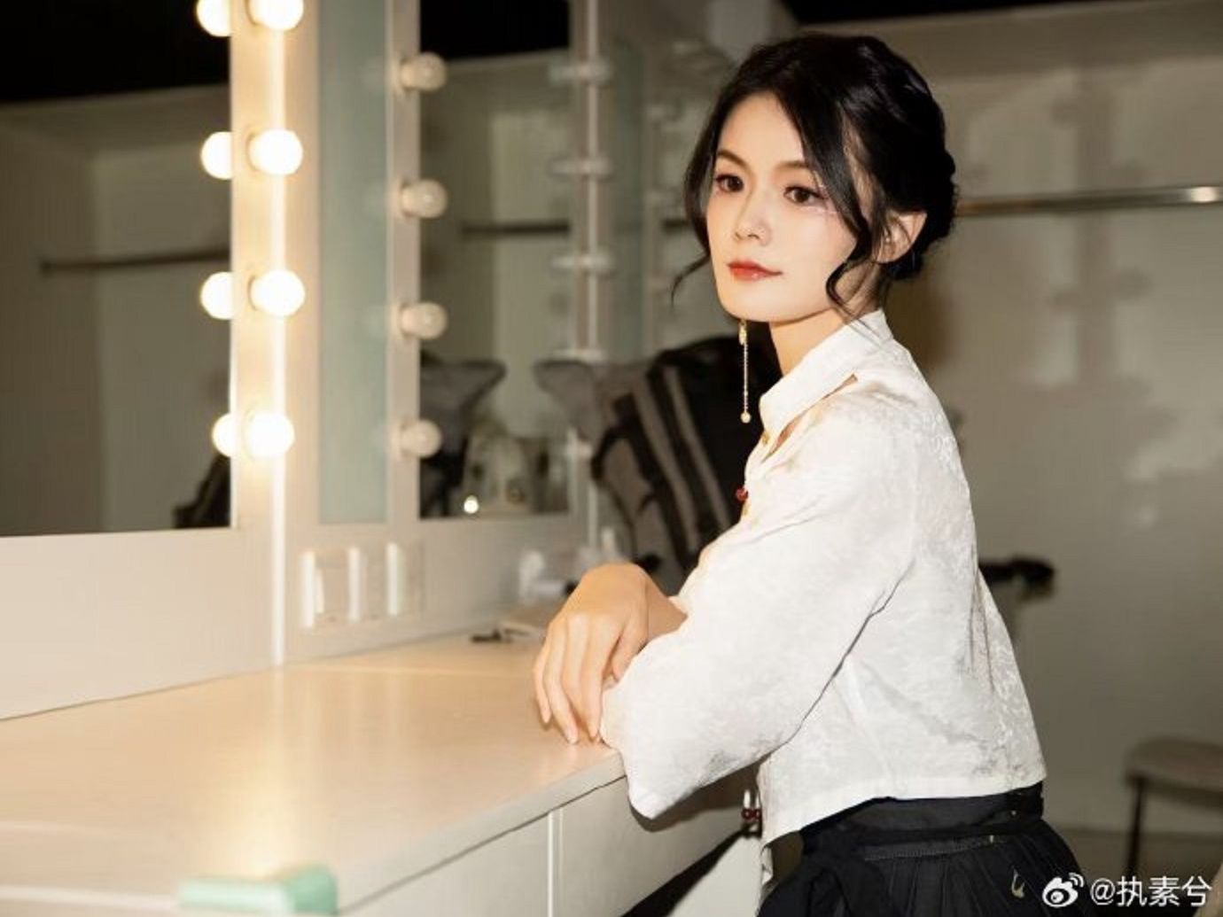 填翻版《赤伶》何不带吴钩 收取五十州?风萧易水寒 壮士去不还!