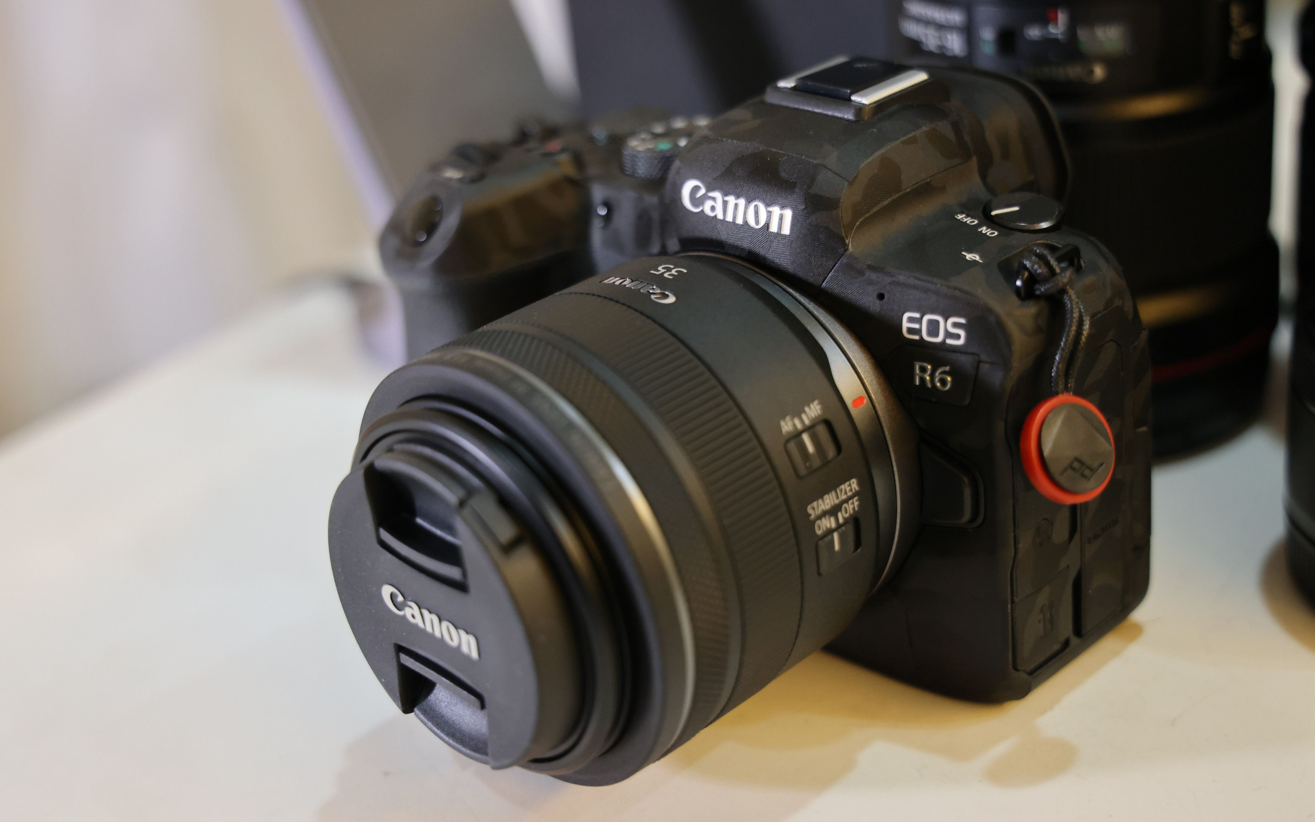 佳能rf35mm f1.8镜头简单开箱_哔哩哔哩_bilibili