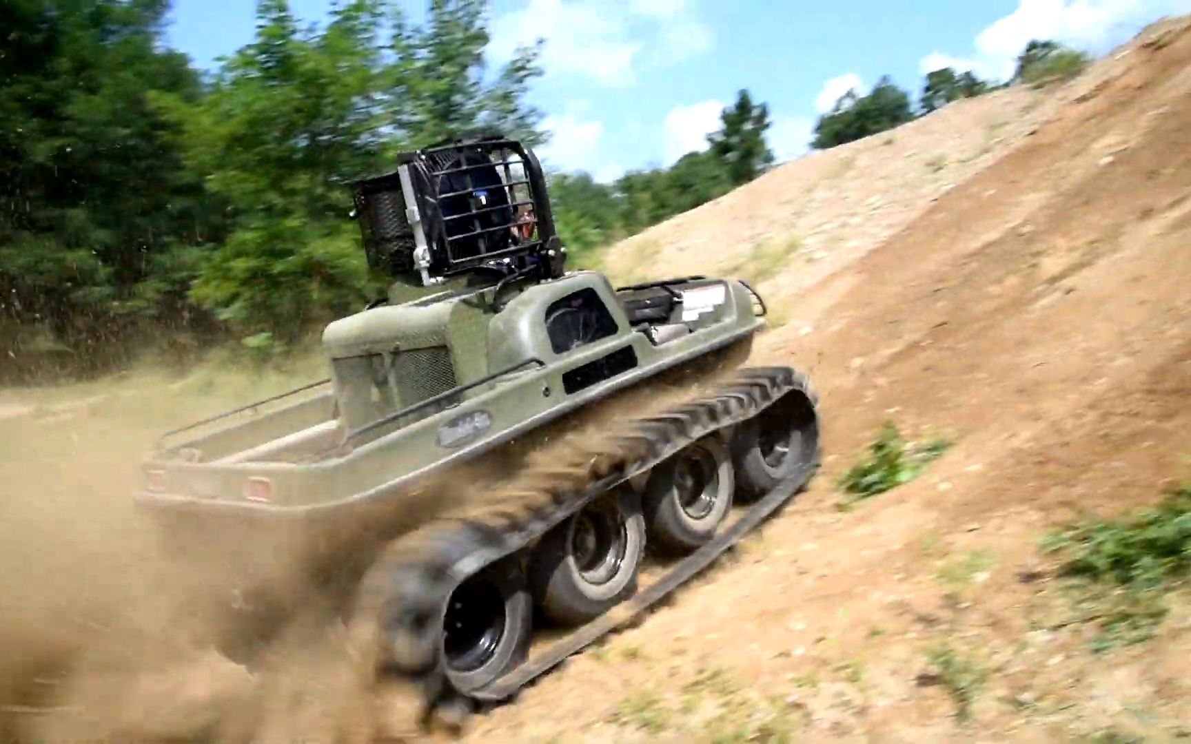 国外发明八轮驱动的越野车,全地形通吃,水路沼泽畅通无阻