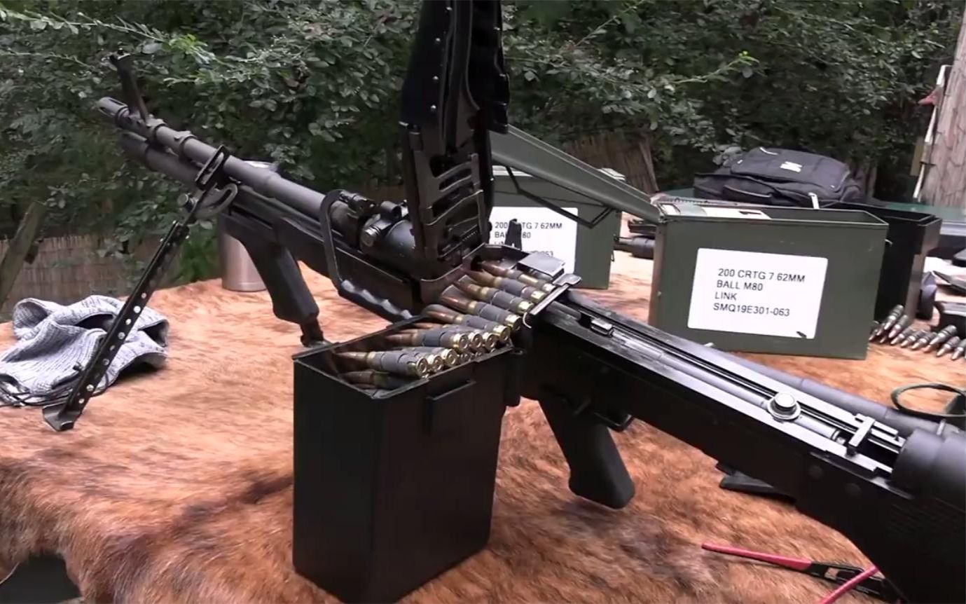 m60e3通用机枪,采用可散式弹链,对大爷来说弹药就跟不花钱似的