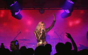 [图]【Pixie Lott】Cry Me Out的live版