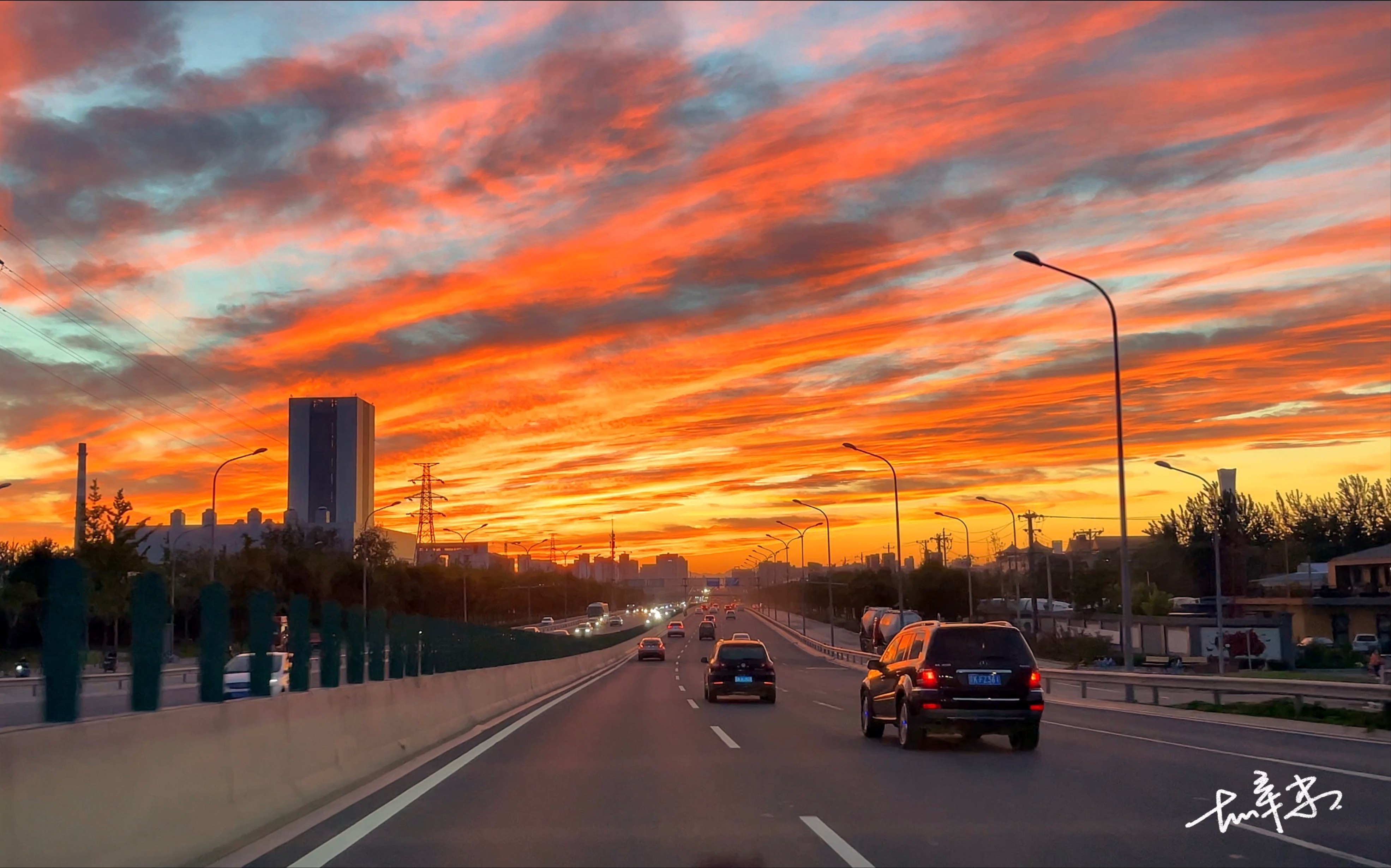 [图]昨天的一段夕阳，和近日单曲循环的歌。