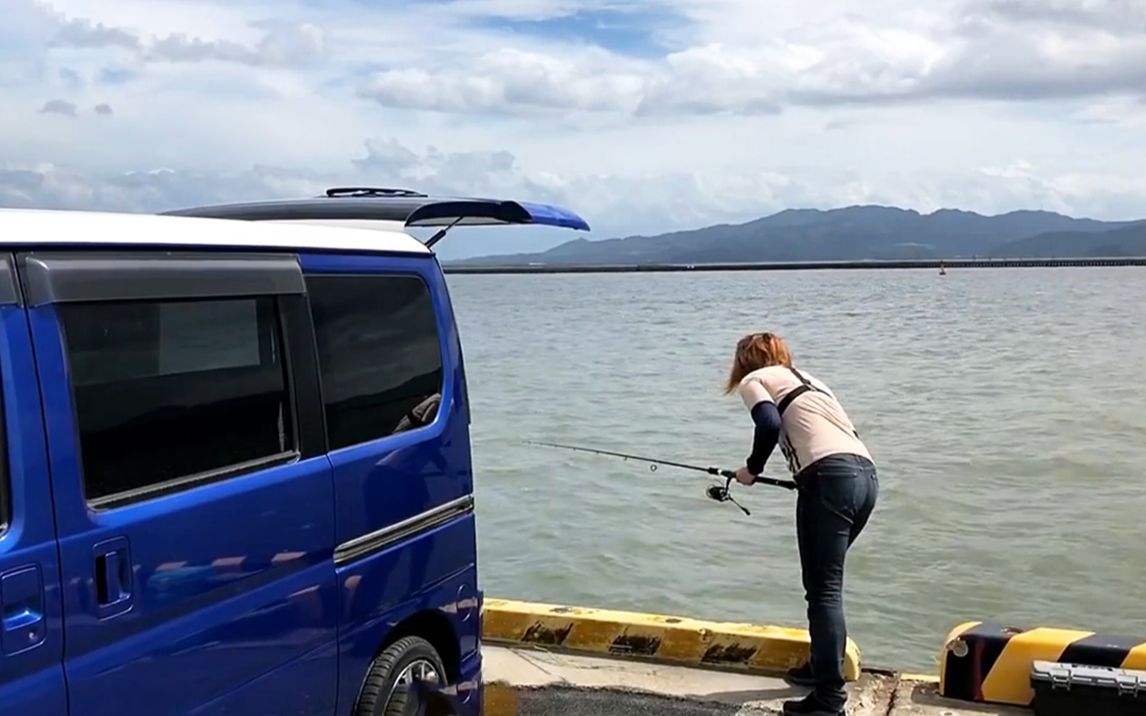 去海边钓鱼,在面包车露营过夜,太爽了!_哔哩哔哩_bilibili