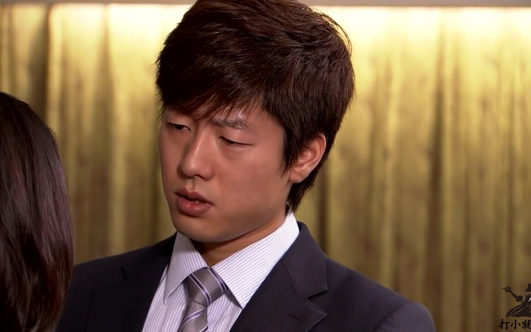 洪世贤:艾丽,把衣服穿起来好吗?艾玛,真香