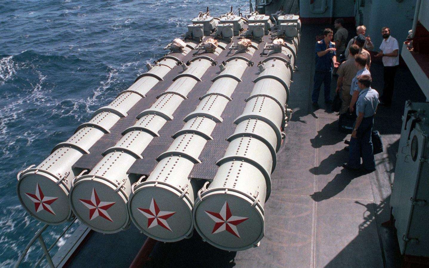 俄罗斯军舰发射鱼雷,鱼雷舱视角观看全过程,场景非常壮观!