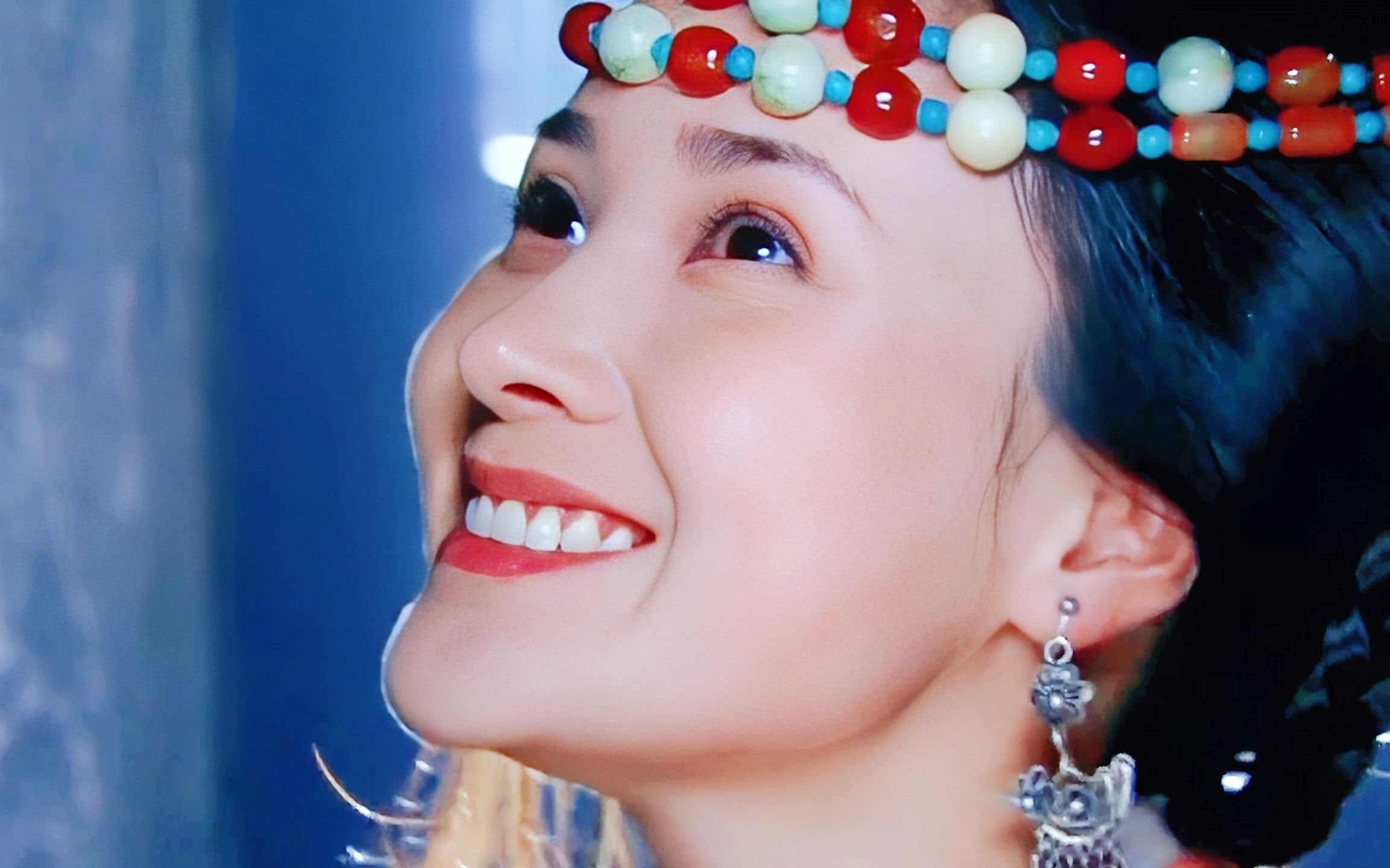 阿月拉对木坤的爱也很拿得出手,从小就喜欢他,百分百相信木坤