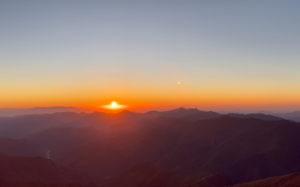 当时间遇到阳光,初升的太阳照亮着我们的未来
