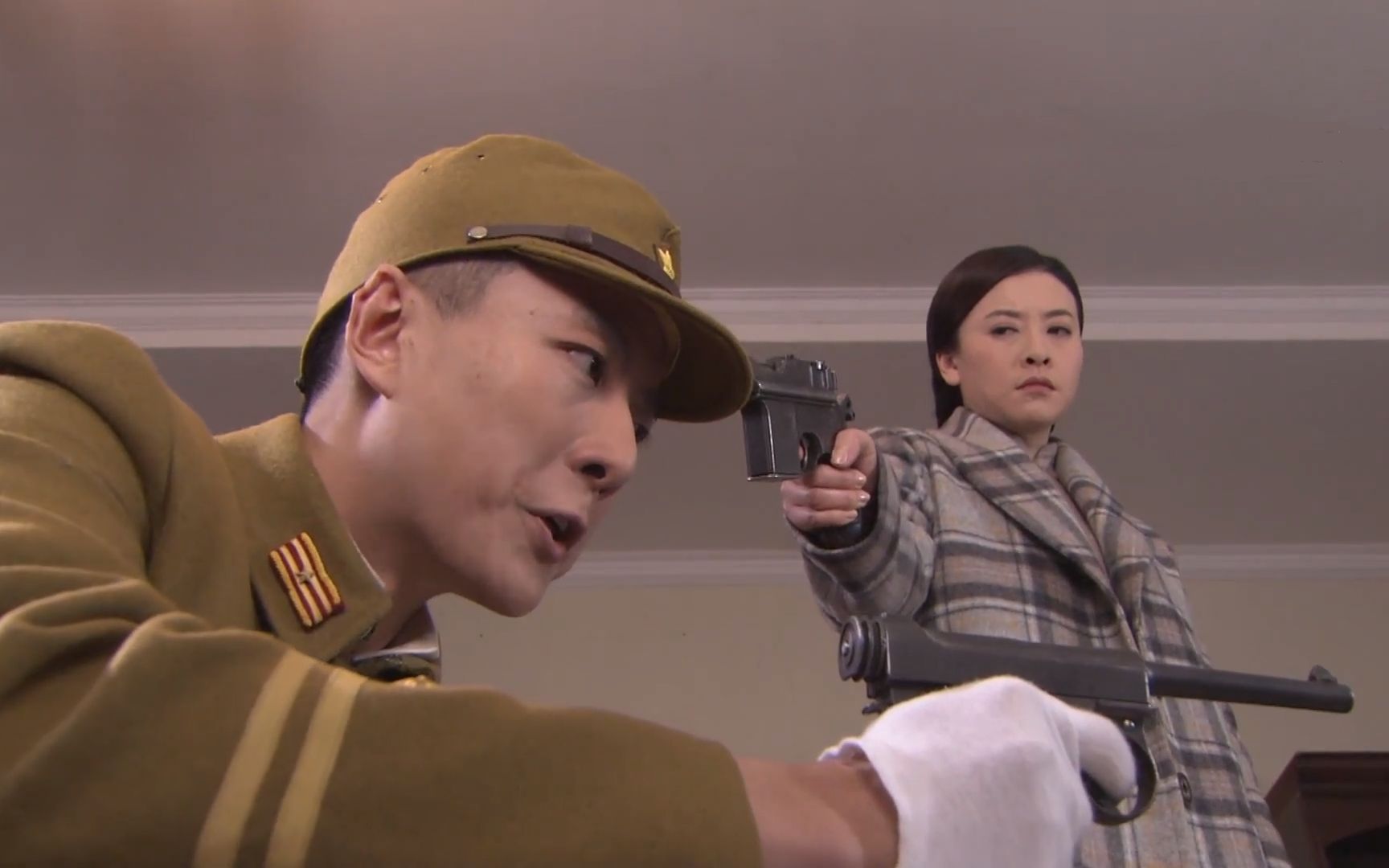 怀孕了才发现老公竟是鬼子间谍,果断一枪崩了他_哔