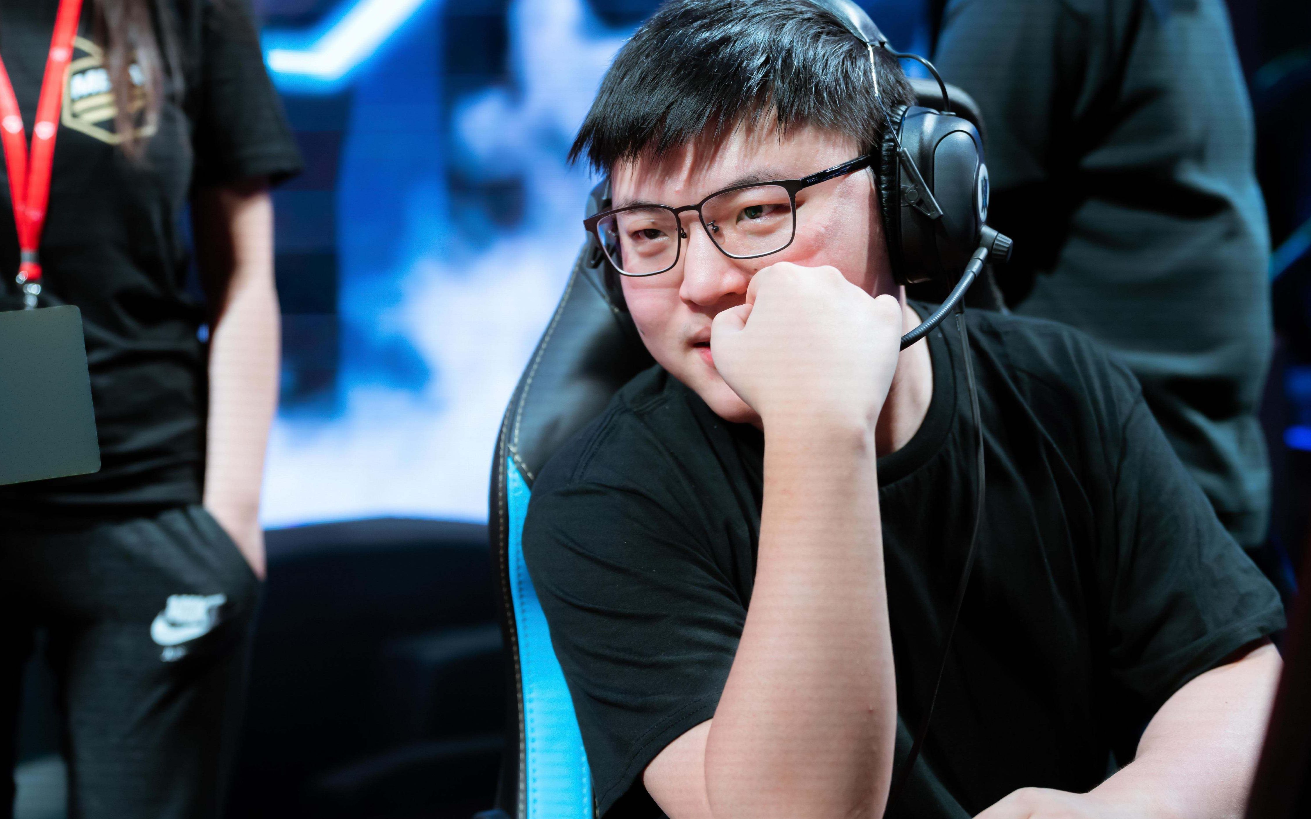 uzi与pdd大司马吃鸡一晚上亏了八万块