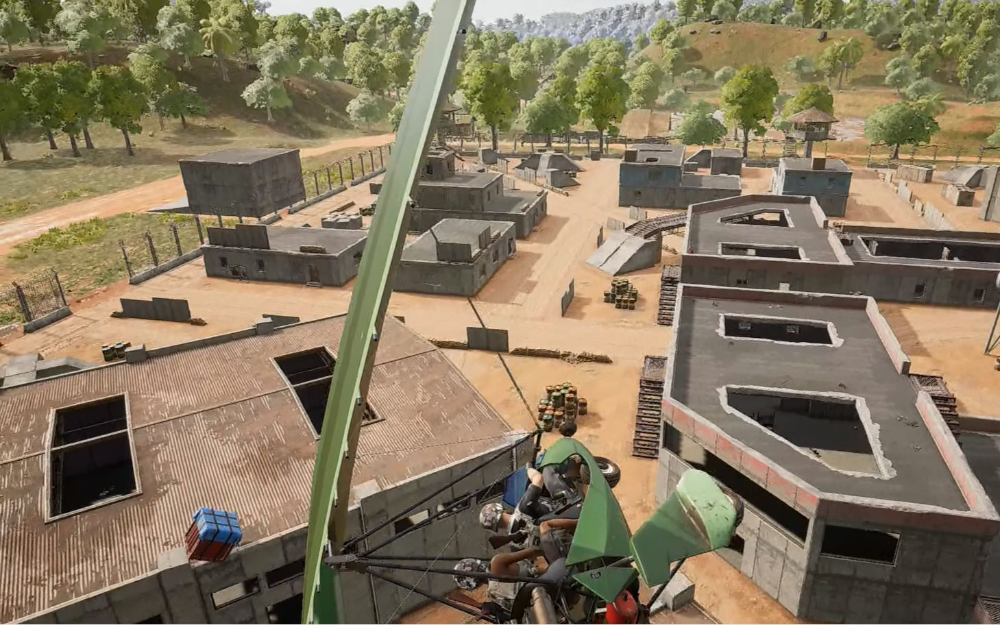 绝地求生莎诺开飞机到仓库顶上捡无人能捡的空投