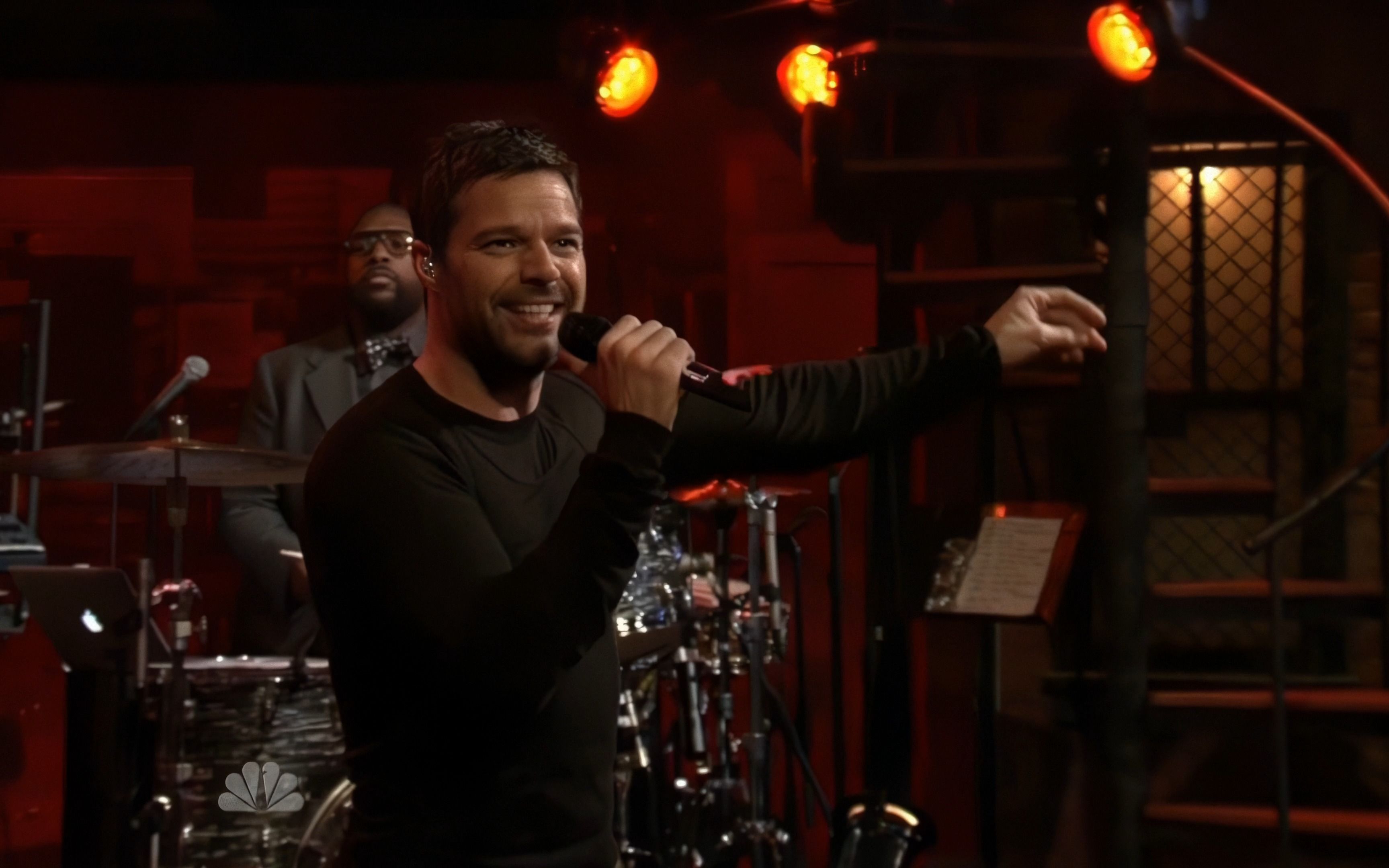 [图]【4K超清】瑞奇马丁 Ricky Martin-The Best Thing About Me Is You Live On Jimmy Fallon Show