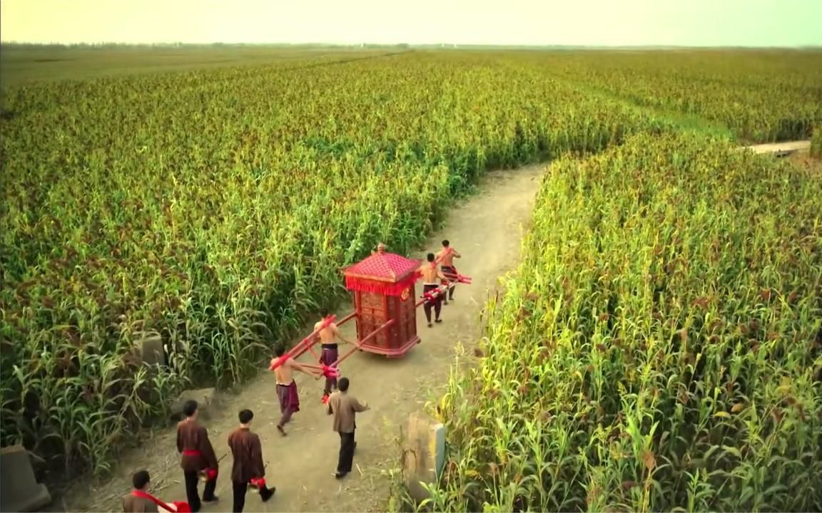 红高粱:余占鳌去抬花轿,出嫁的竟是九儿,占鳌心里不是滋味