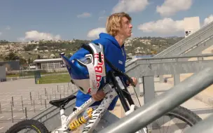 Télécharger la video: 法比奥在法国城市自由骑 Fabio Wibmer Urban Freeriding in FRANCE 🇫🇷 - YouTube