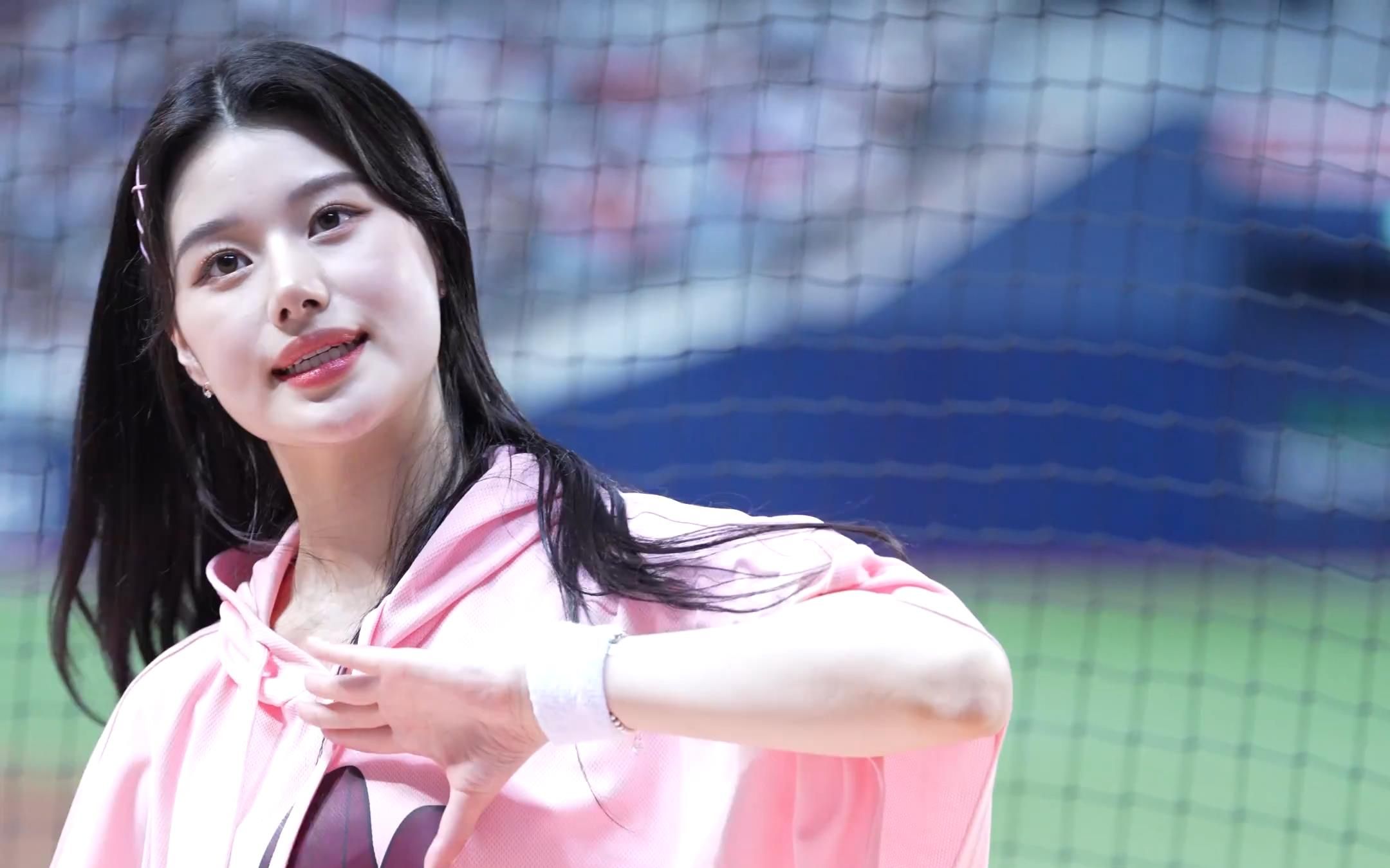 胖墩可爱啊 呵呵 李艺彬啦啦队直营 基伍姆英雄队4k