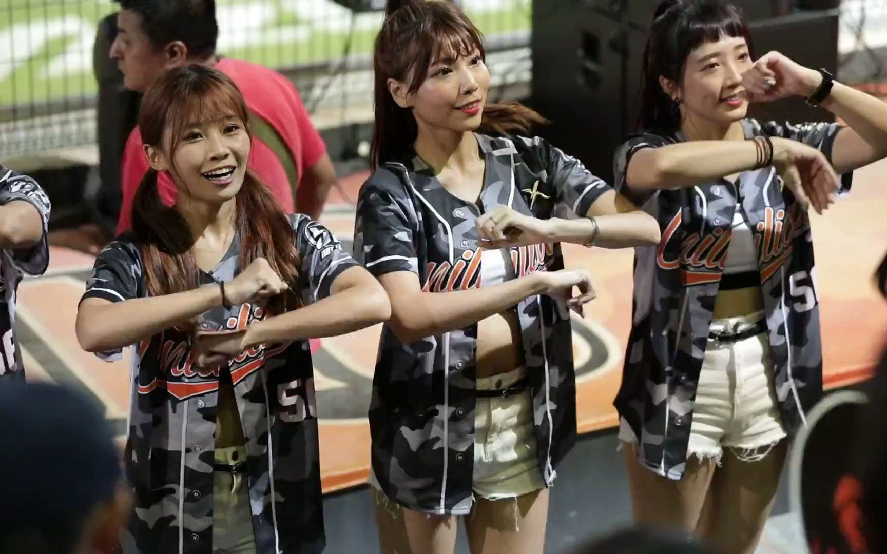 进场 文明观球 台湾啦啦队00070