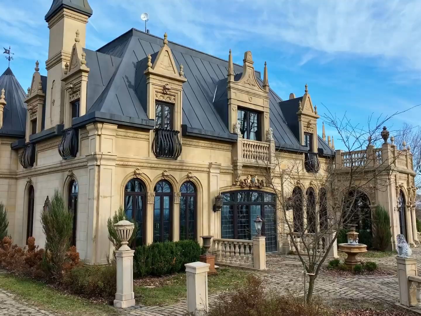 【豪宅欣赏】法国文艺复兴风格的华丽优雅的古堡住宅