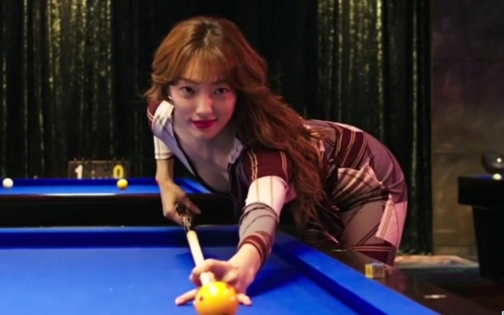 李艾儿姐姐也太撩人了吧动不动就丁字裤扎头发