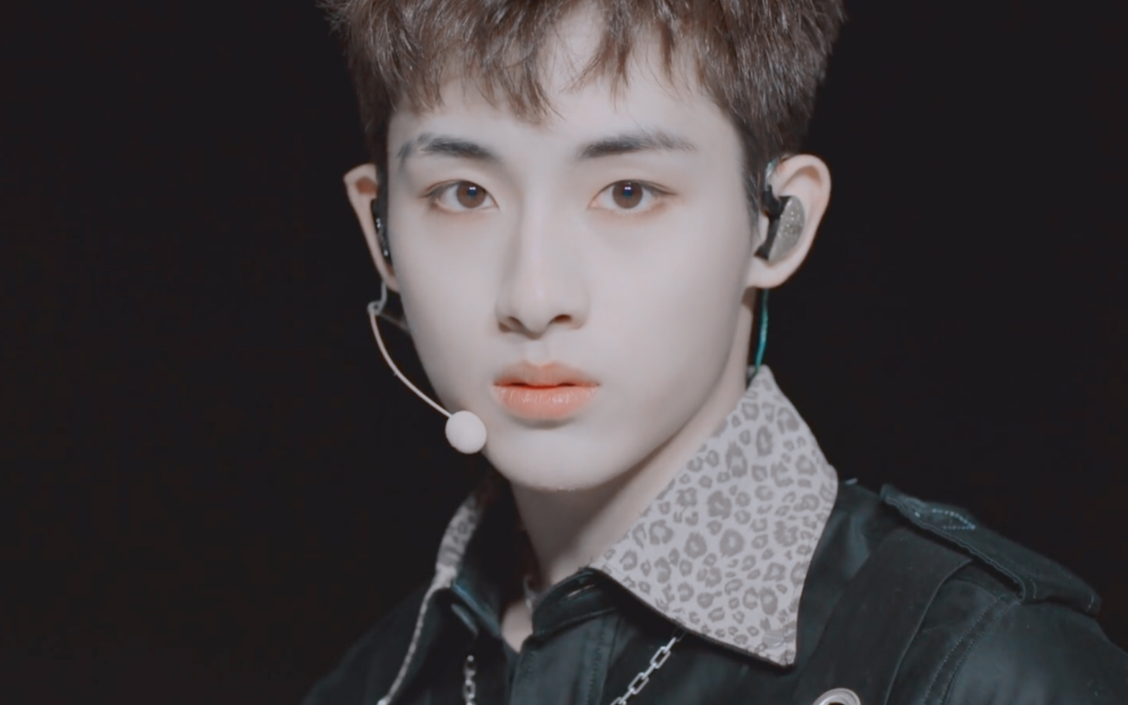 【董思成 winwin】怼脸拍? 这么敢帅炸_哔哩哔哩_bilibili