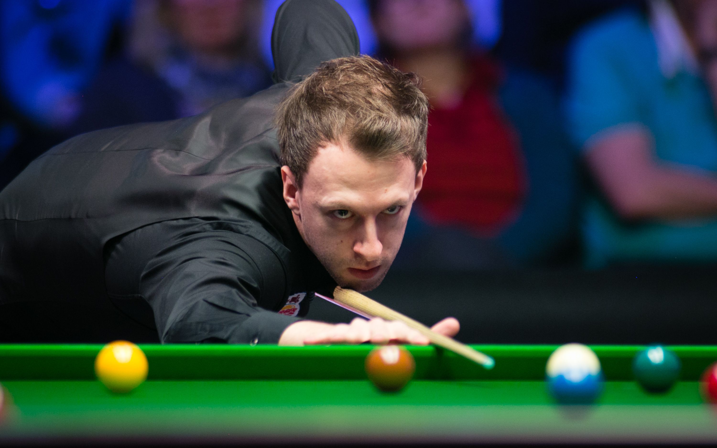 斯诺克:马克·艾伦不甘落后一杆109分拿下一局,观众席掌声不停