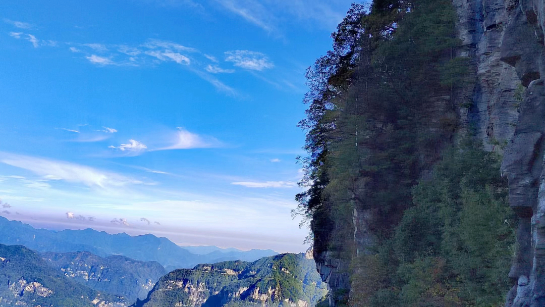 神龙架、有些风景,如果你不站在高处,你永远体会不到它的魅力;有些路,如果你不去启程,你永远不知道它是多么的美丽!哔哩哔哩bilibili