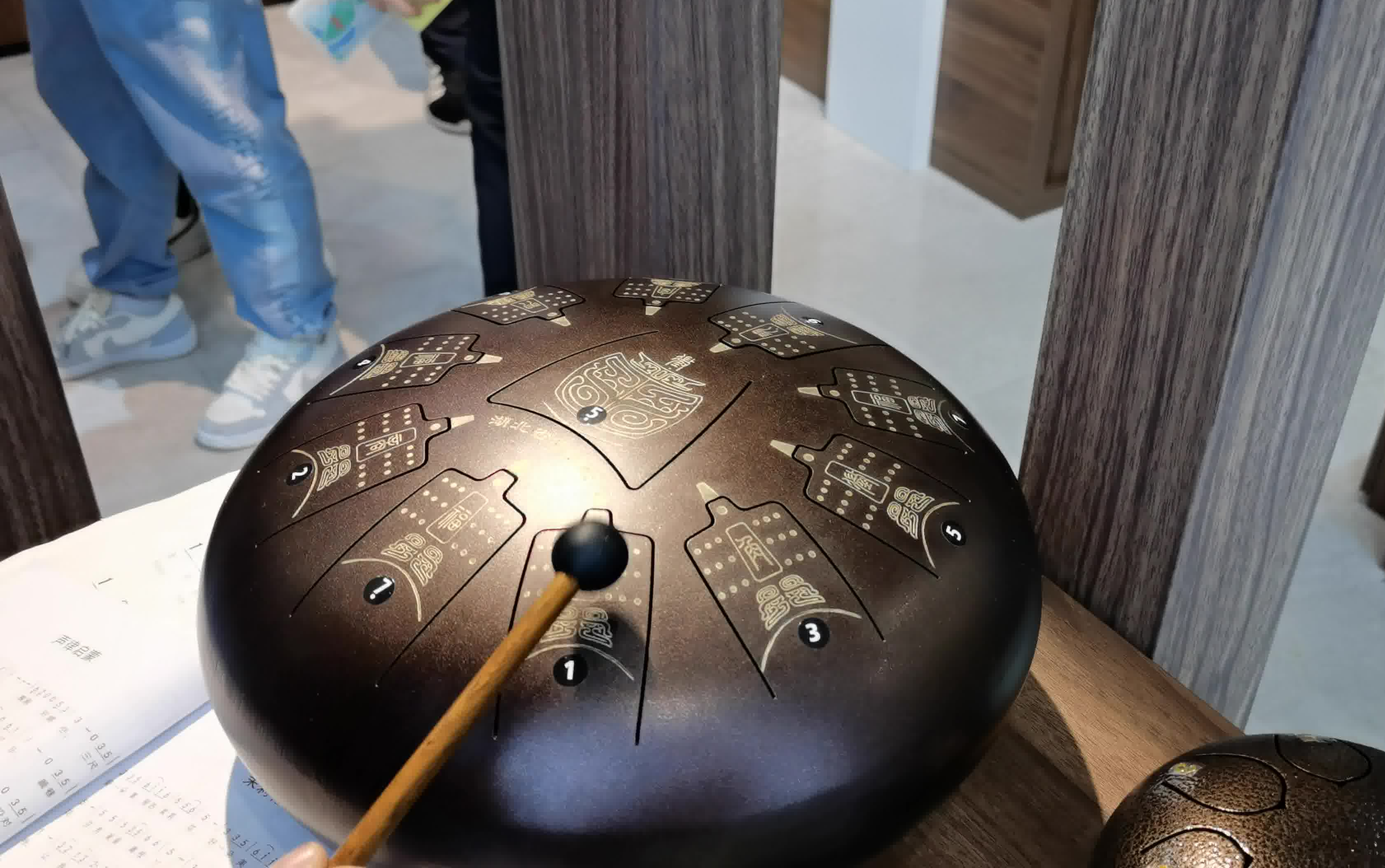 用湖北省博物馆的空灵鼓敲出了小花落的声音