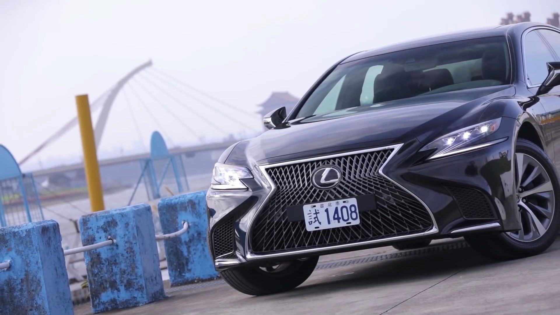 湾湾车评冠仪试车日记女孩儿也能轻松驾驭lexusls350