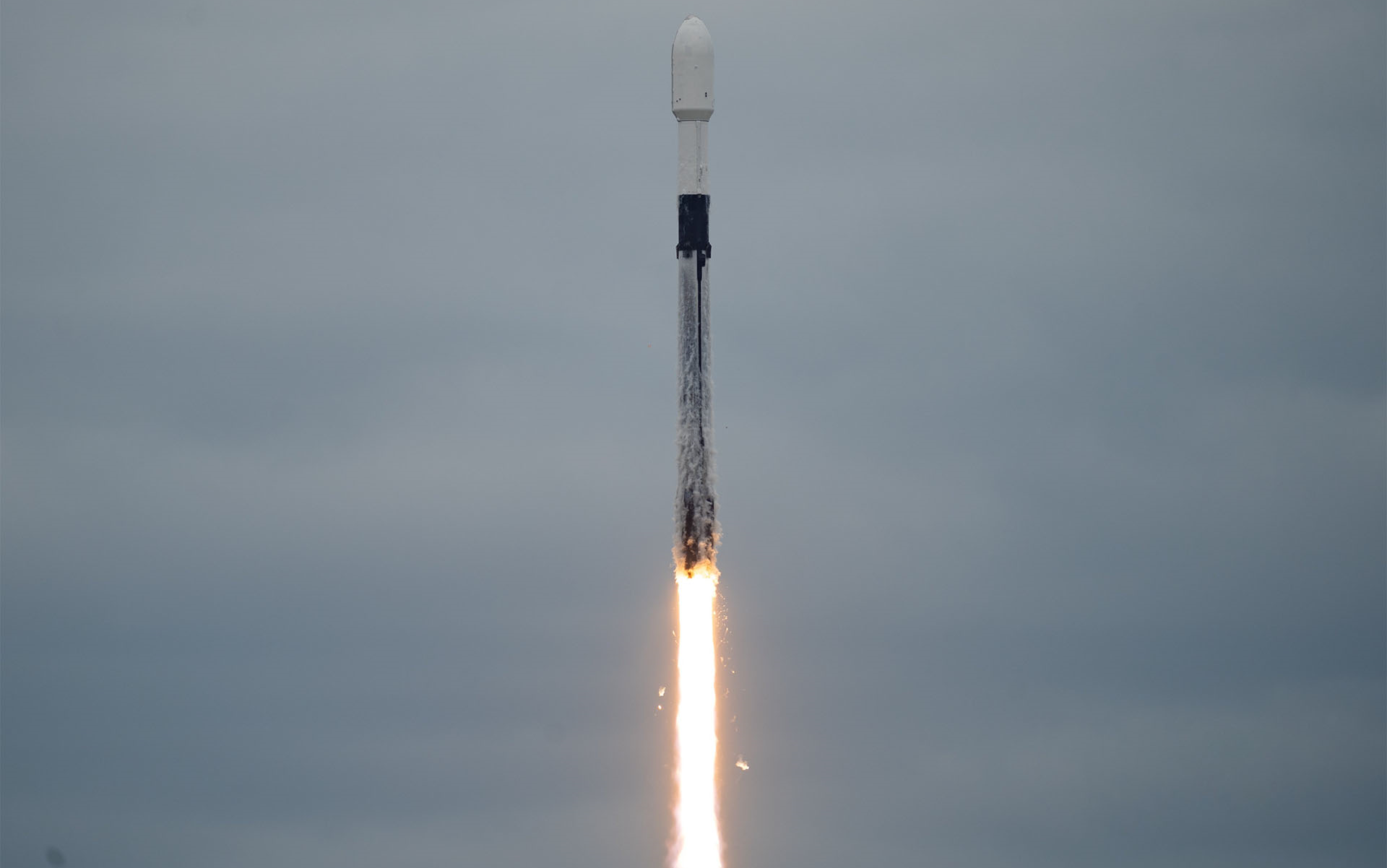 【中文】SpaceX全美发射台四连发第三发:SLC40发射GSATN2任务哔哩哔哩bilibili