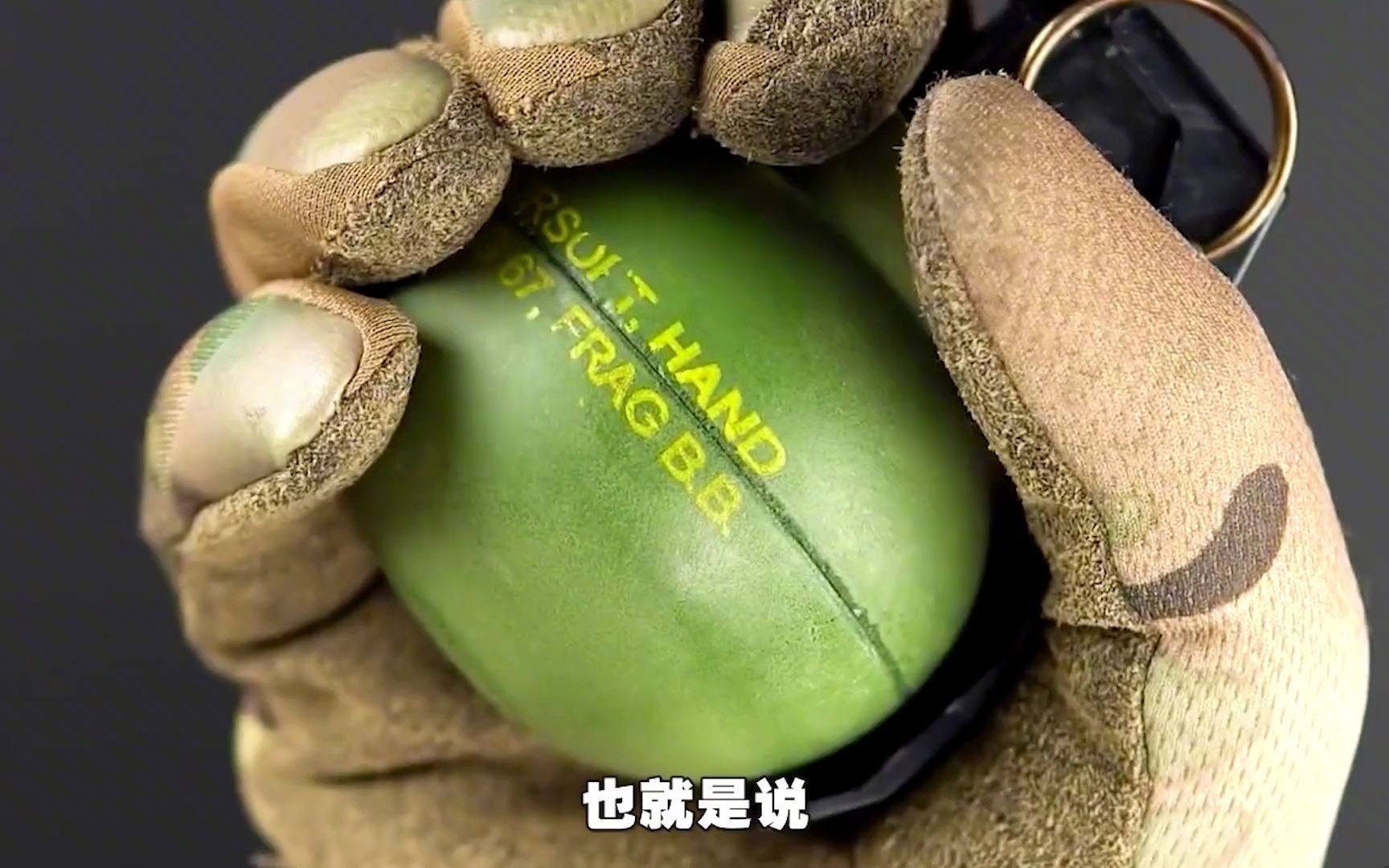 电影中不合理设定,用手指瞄准发射炮弹,手雷拔了插销还能插回去