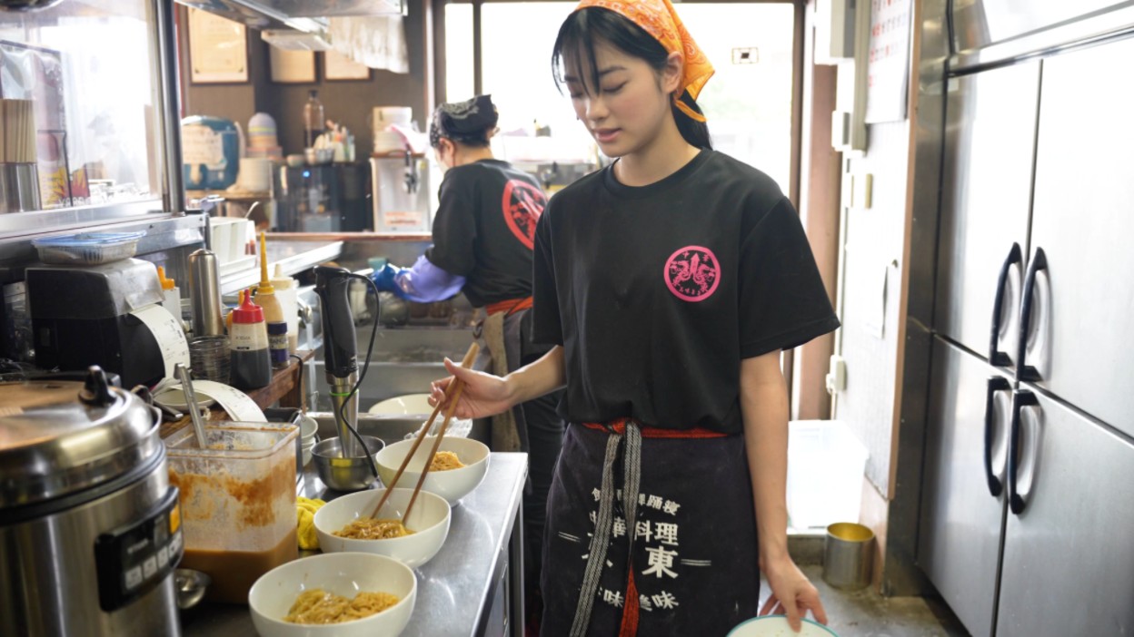 [图]【4K】拉面馆的美少女大学生店长