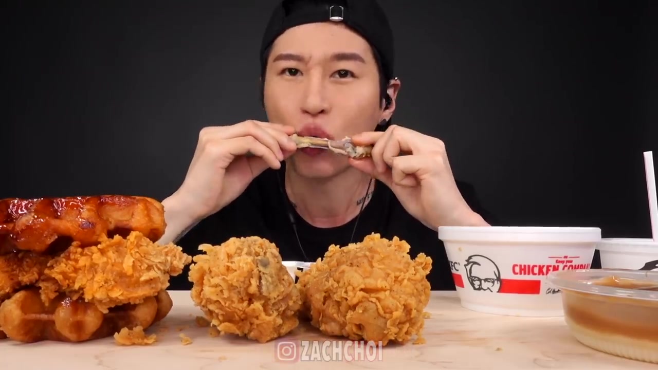 [asrm催眠羞涩的小哥哥吃kfc炸鸡腿,汉堡包以及喝可乐