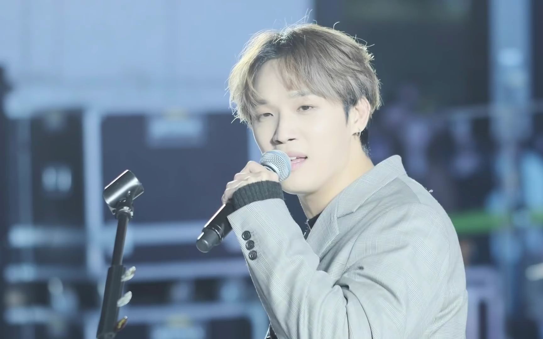 【btob】任炫植 191117 现场 fly me to the moon