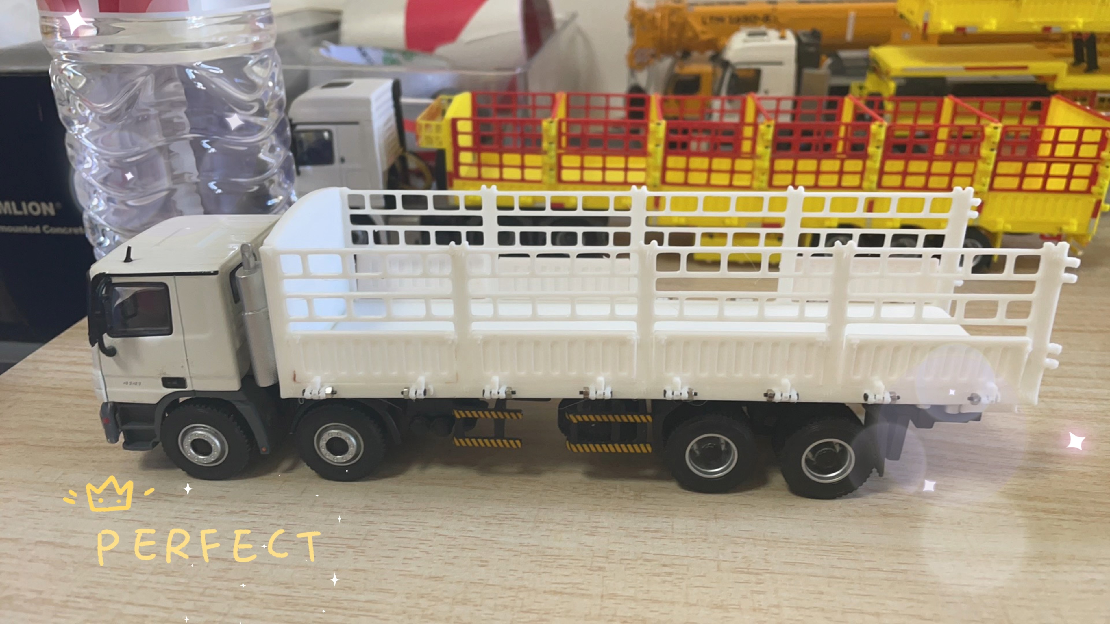 0250# 1/50 中联重科8*4泵车底盘改仓栅货厢定制模型成品展示