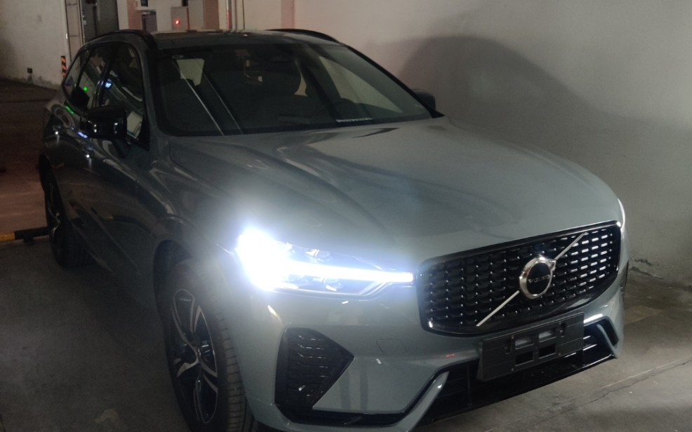 沃尔沃xc60闪银灰,提车实拍
