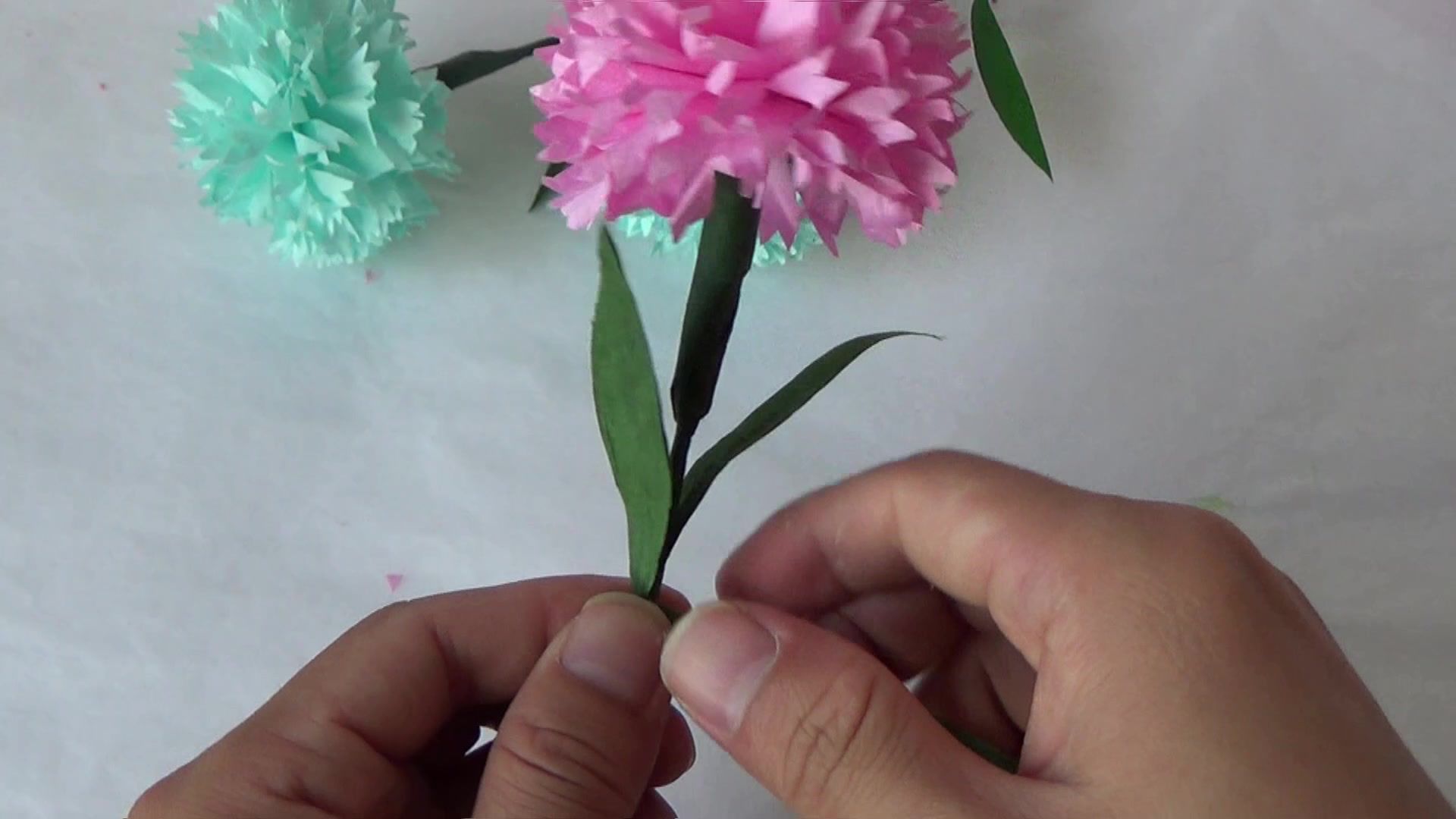 手揉纸康乃馨纸藤康乃馨的diy制作教程,学生手工课,送妈妈_哔哩哔哩