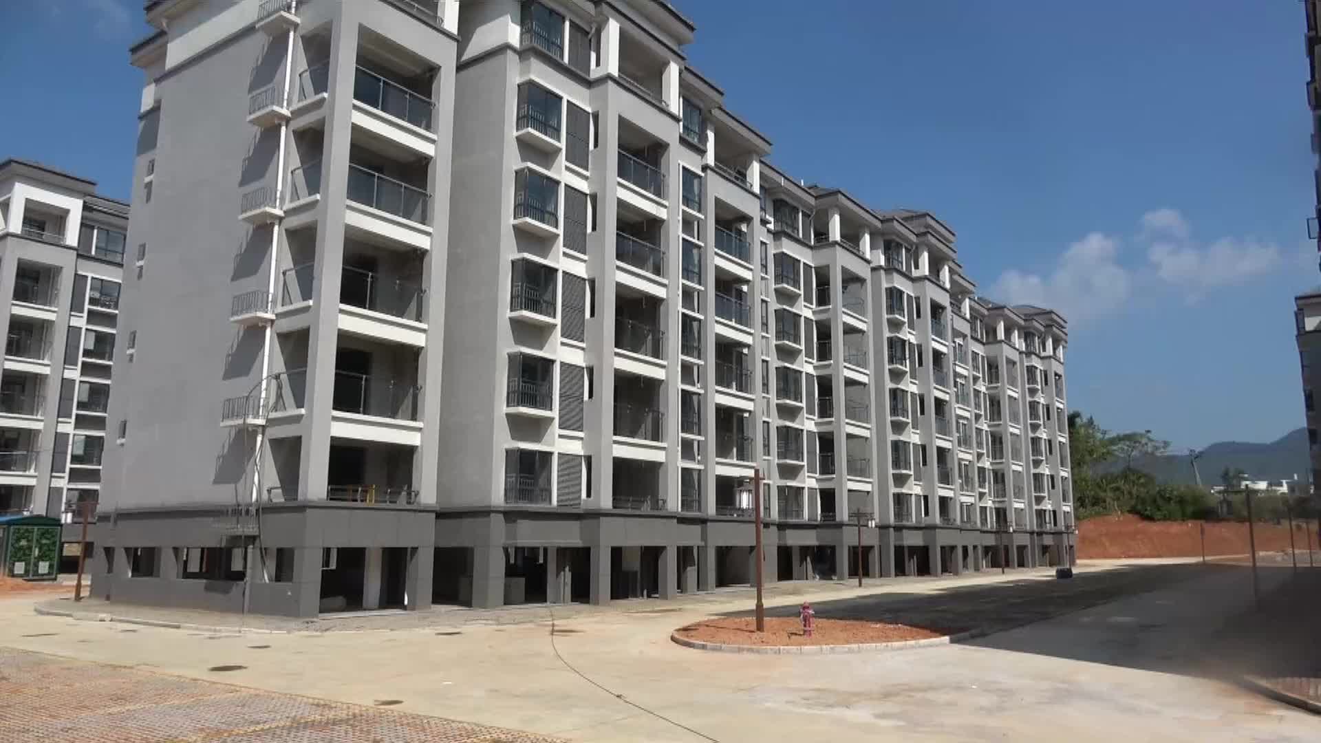 小伙在镇上买的93个平方的房子,花了230000,你们觉得贵不贵?