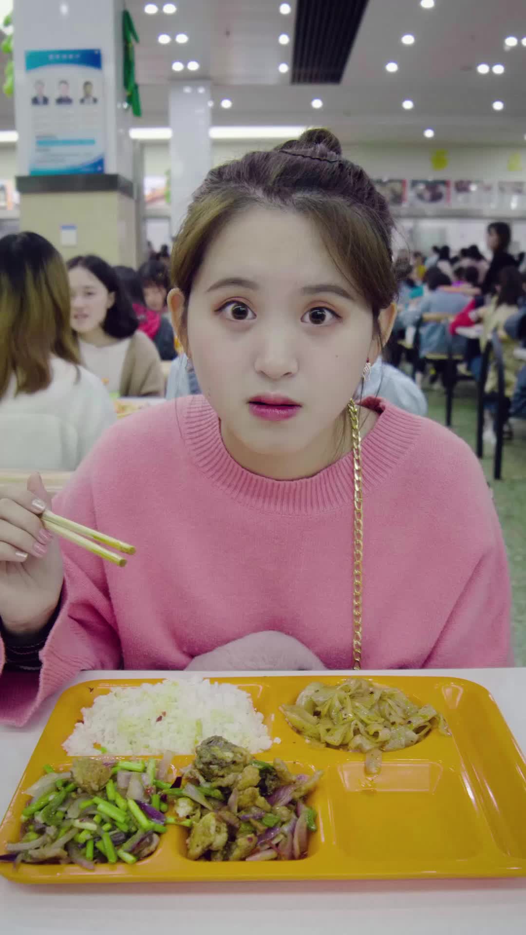 川师妹子带你吃3块8 的食堂