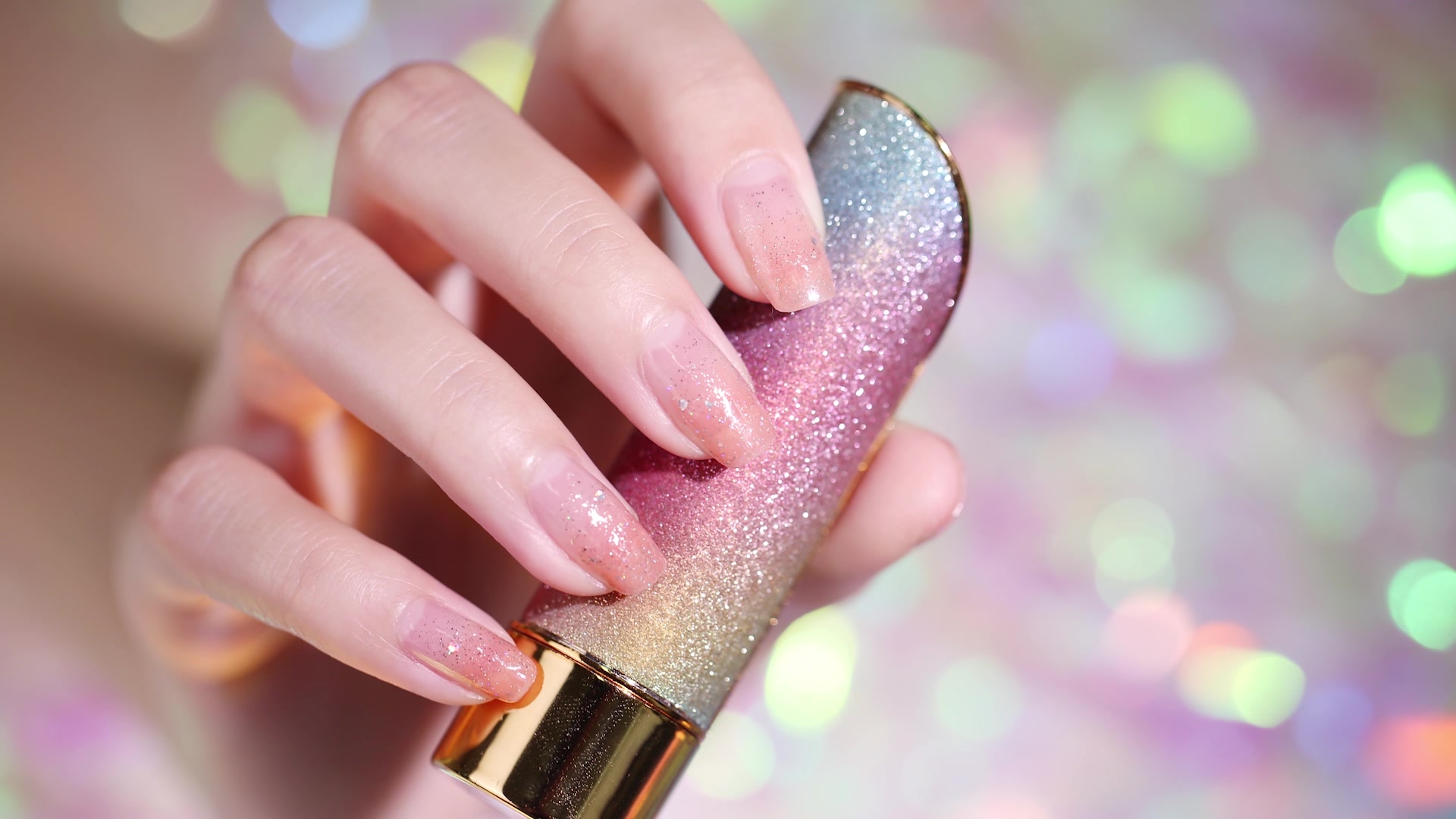 秋冬蜜柚色美甲来袭 显白还有气质!