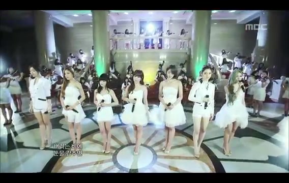 [图]皇冠超震撼的现场 数十人伴奏【T-ARA - 我们不是相爱吗Don't leave】很经典的现场 很著名的歌曲 百刷不腻