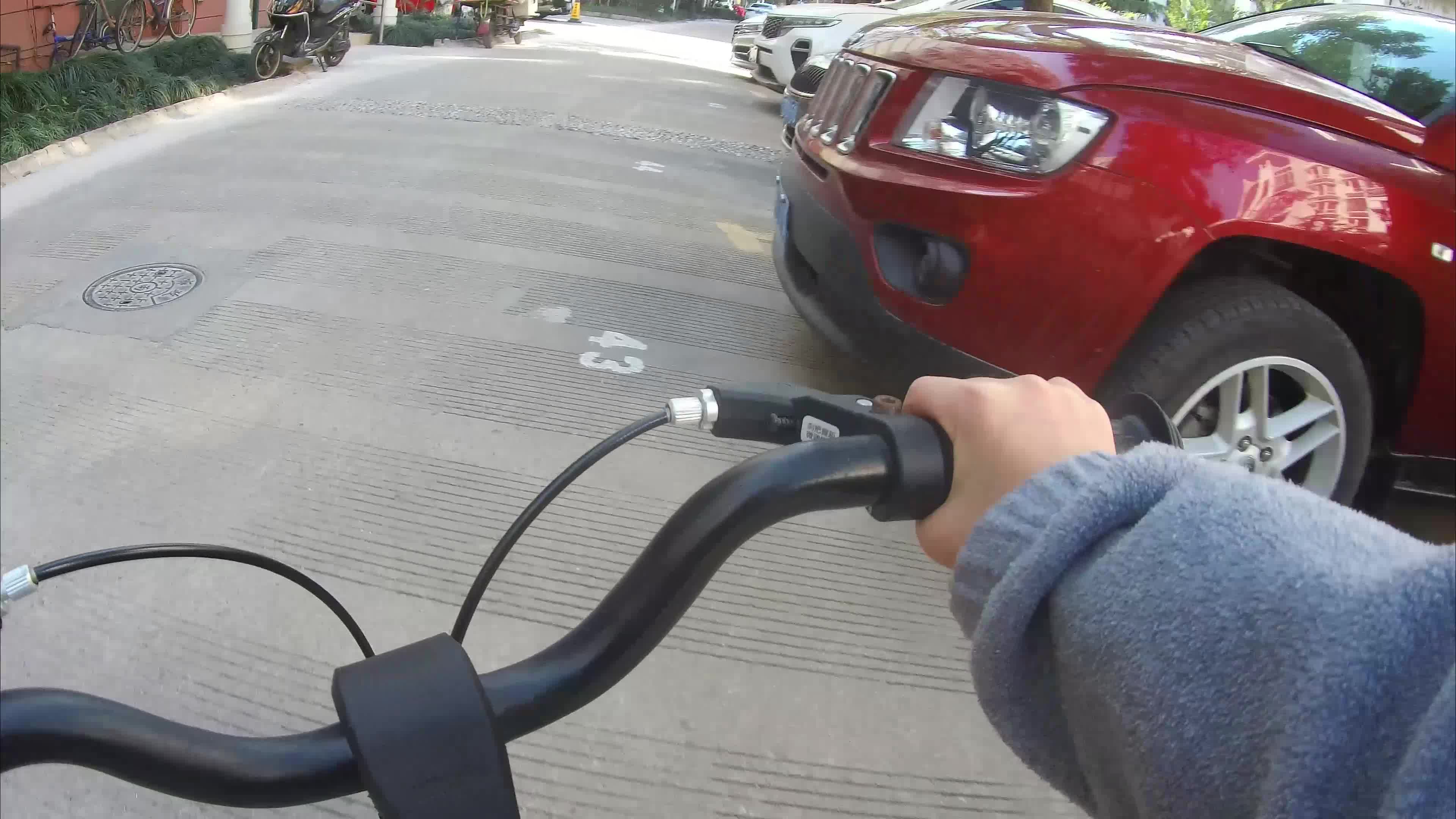 小伙子自行车第一视角骑行