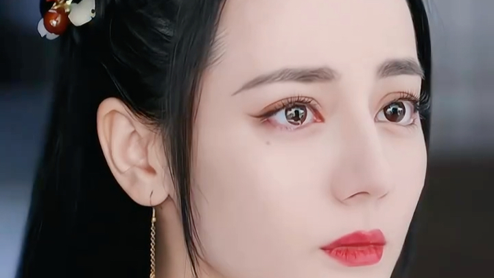 热巴的眼睛会说话会哭会笑