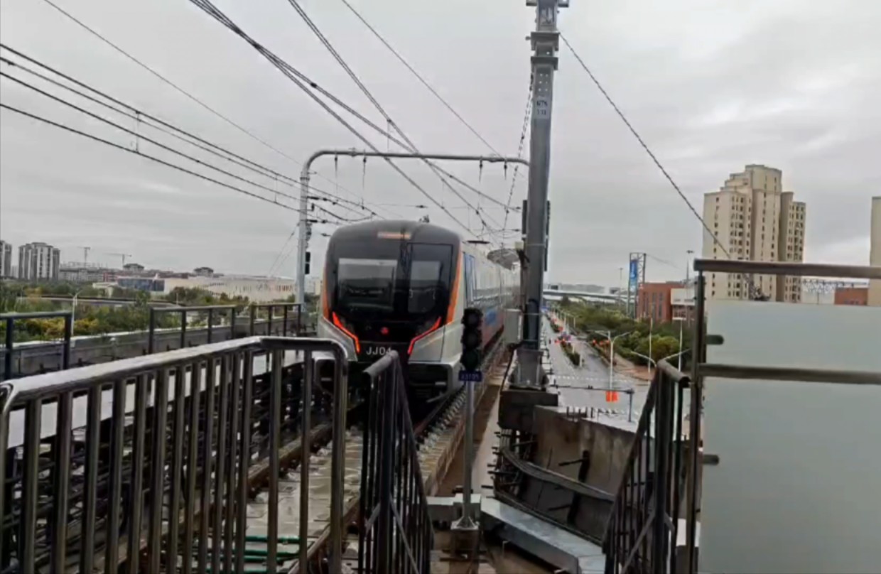 天津地铁5号线/津静线跨线列车jj04出肿瘤医院站及出团泊健康城站