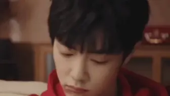 肖战这是受委屈了嘟着嘴哈哈～