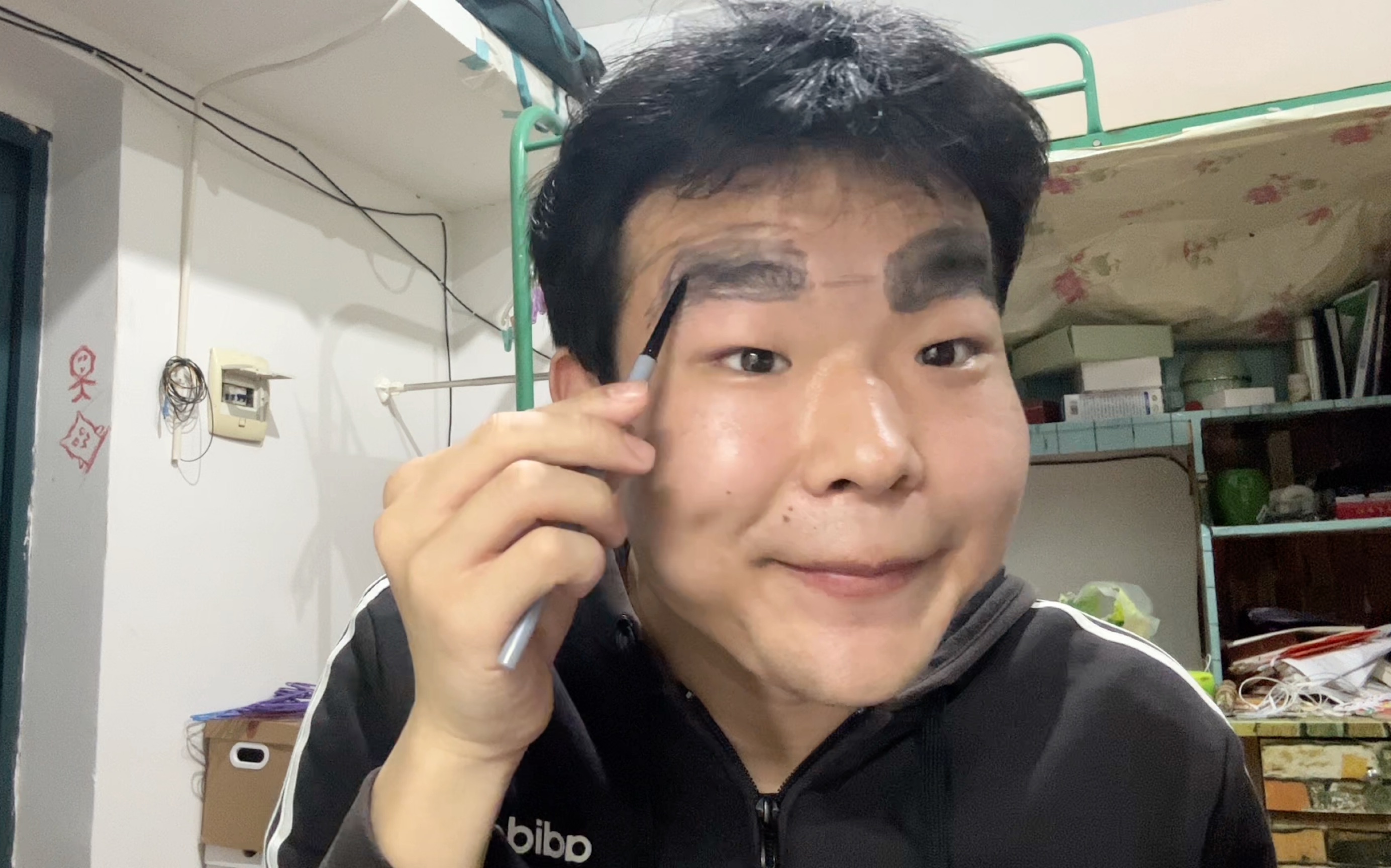 重新定义浓眉笑眼hhh