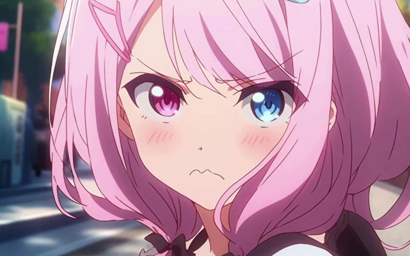 你发现了校花不为人知的秘密,同样的校花也发现了你的秘密