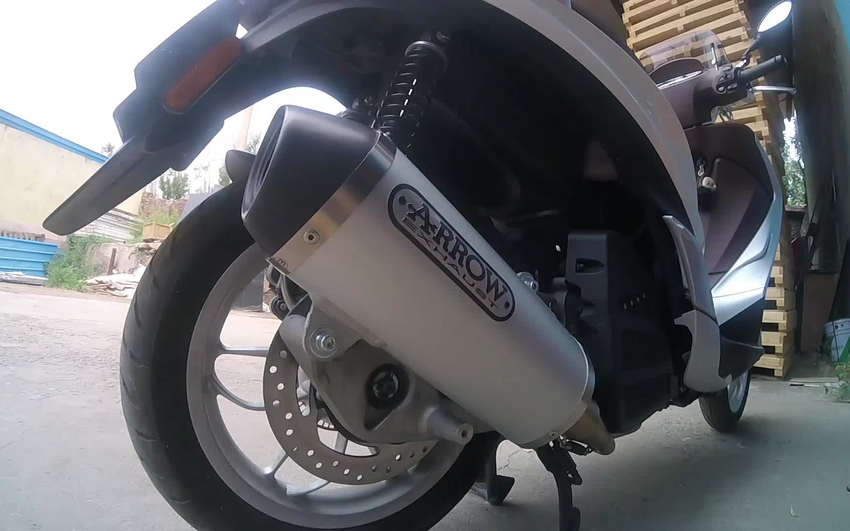 比亚乔medley150改全段arrow排气