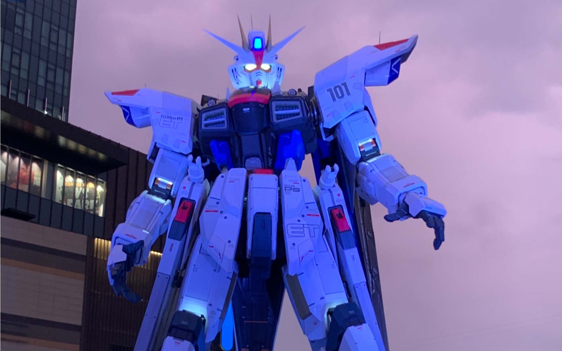 上海一比一 自由高达,阿斯兰开的