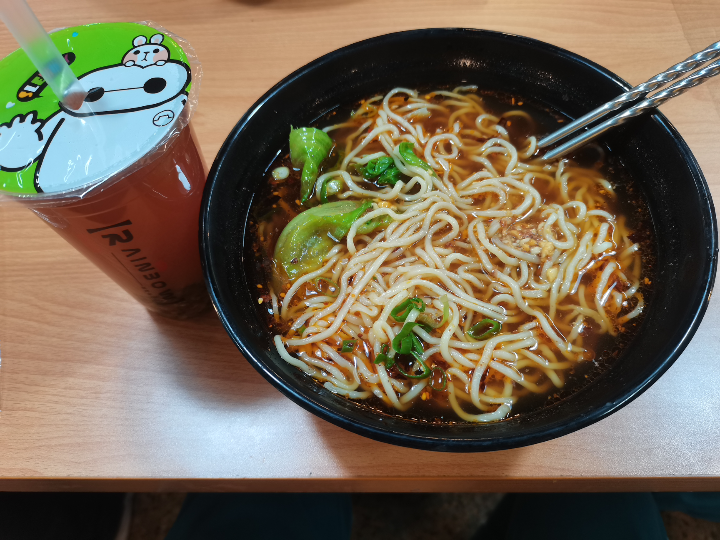 食堂的绿豆汁和酸辣小面