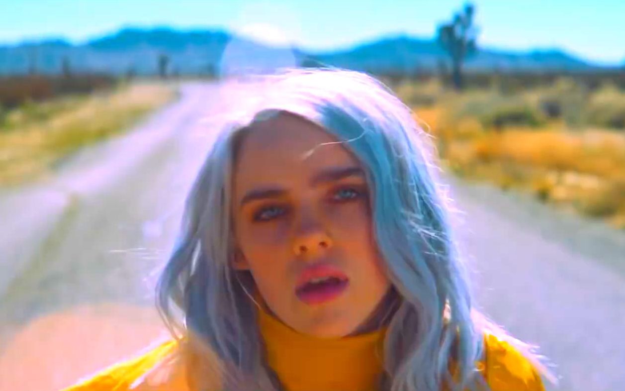 [图]【碧莉小天使尬舞】Billie Eilish - Bellyache（中英字幕）