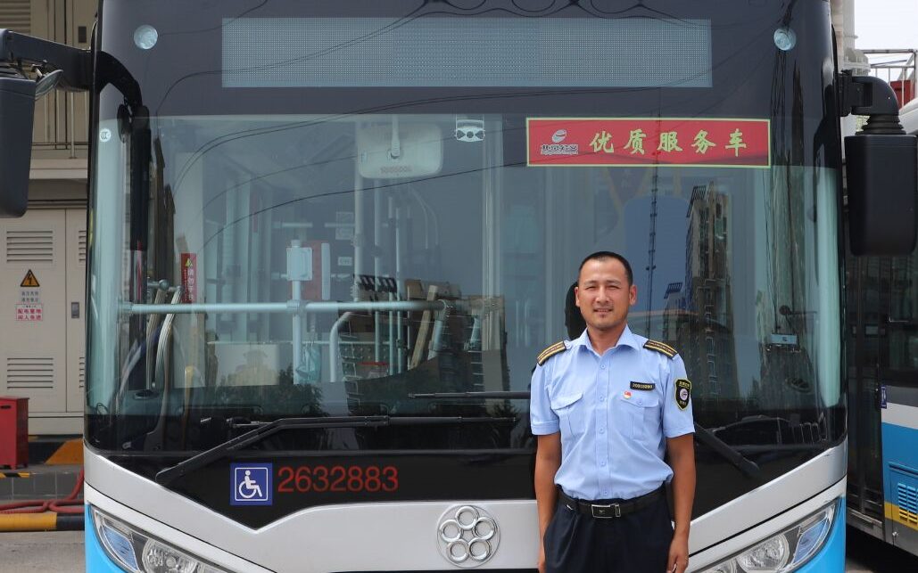 最快乐的司机:原速纪录北京公交41路孟大鹏师傅优质服务车全程展望